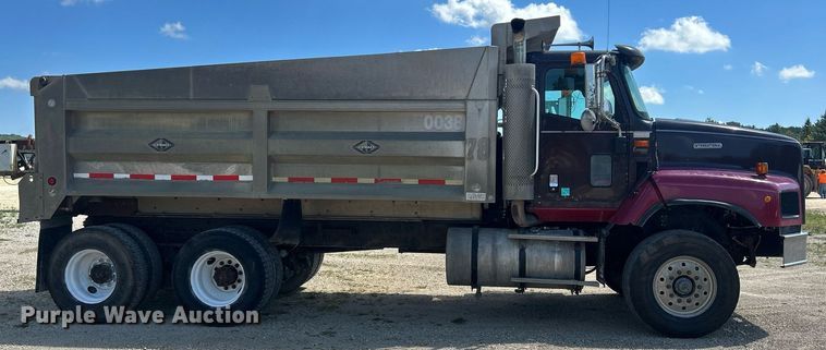 image for item DQ0893 2000 International 5600i  dump truck