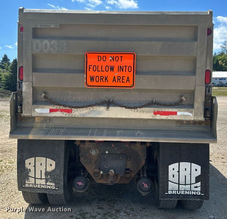 image for item DQ0893 2000 International 5600i  dump truck