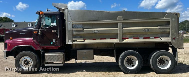 image for item DQ0893 2000 International 5600i  dump truck