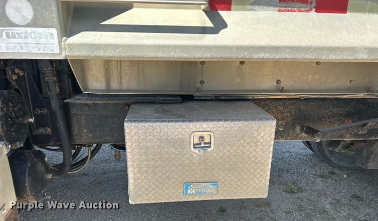 image for item DQ0893 2000 International 5600i  dump truck