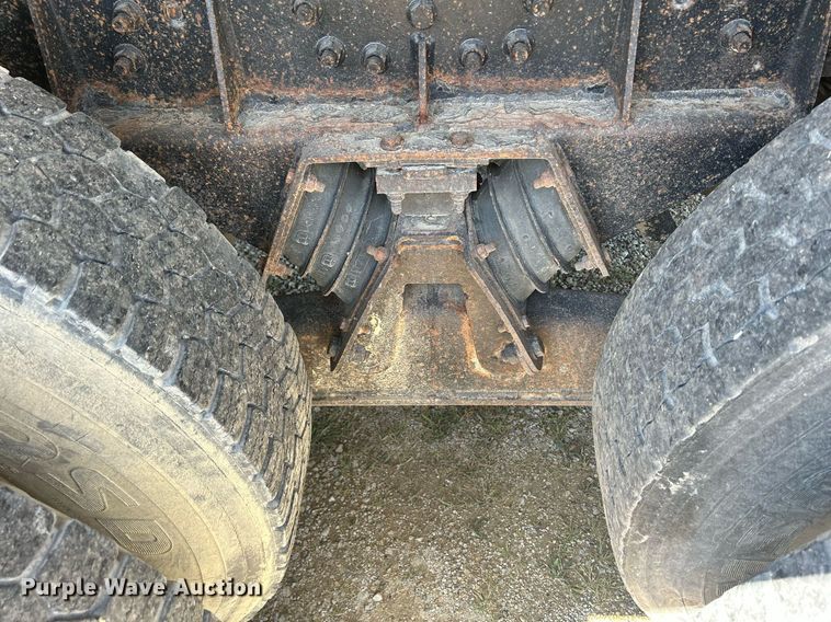 image for item DQ0893 2000 International 5600i  dump truck