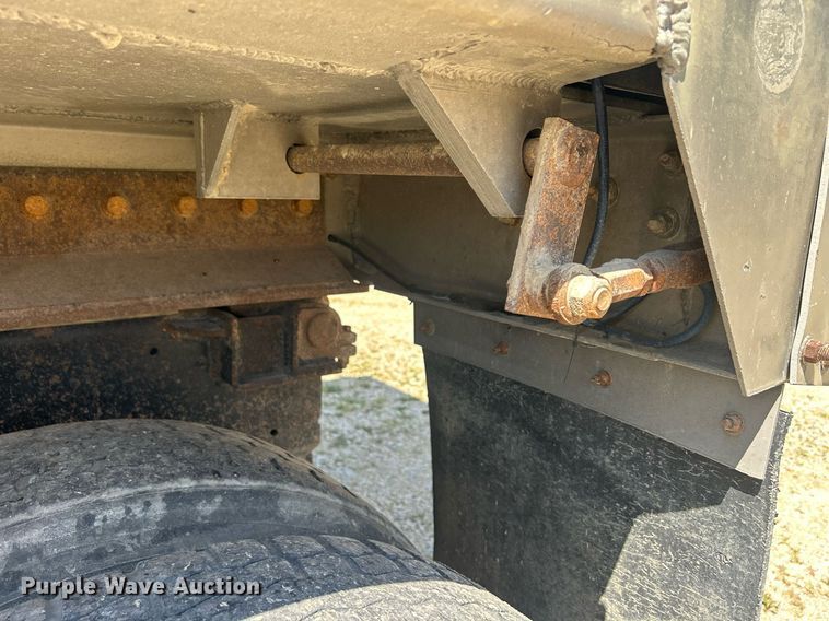 image for item DQ0893 2000 International 5600i  dump truck