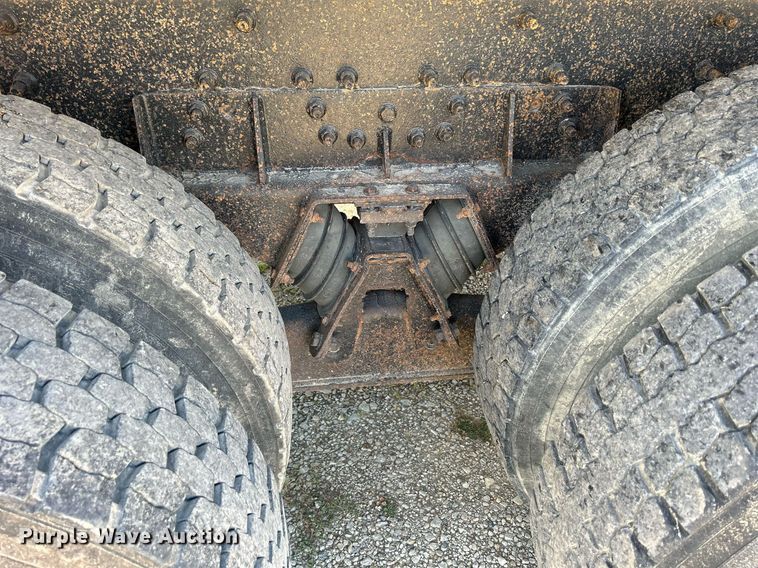 image for item DQ0893 2000 International 5600i  dump truck