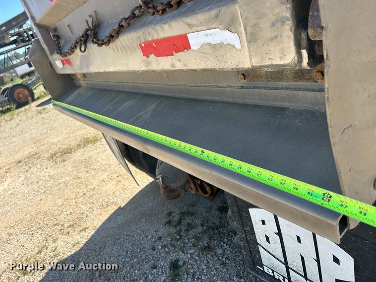 image for item DQ0893 2000 International 5600i  dump truck