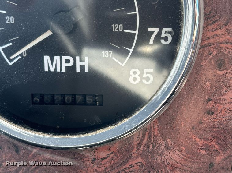 image for item DQ0893 2000 International 5600i  dump truck