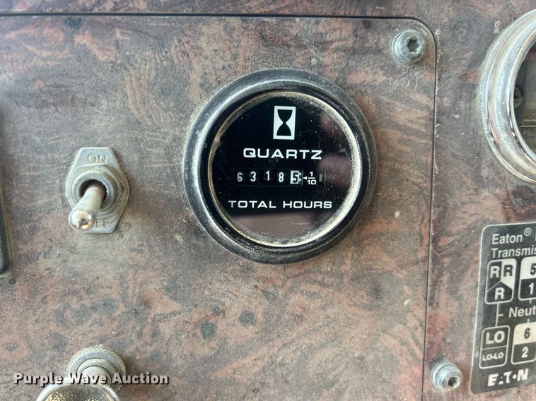 image for item DQ0893 2000 International 5600i  dump truck