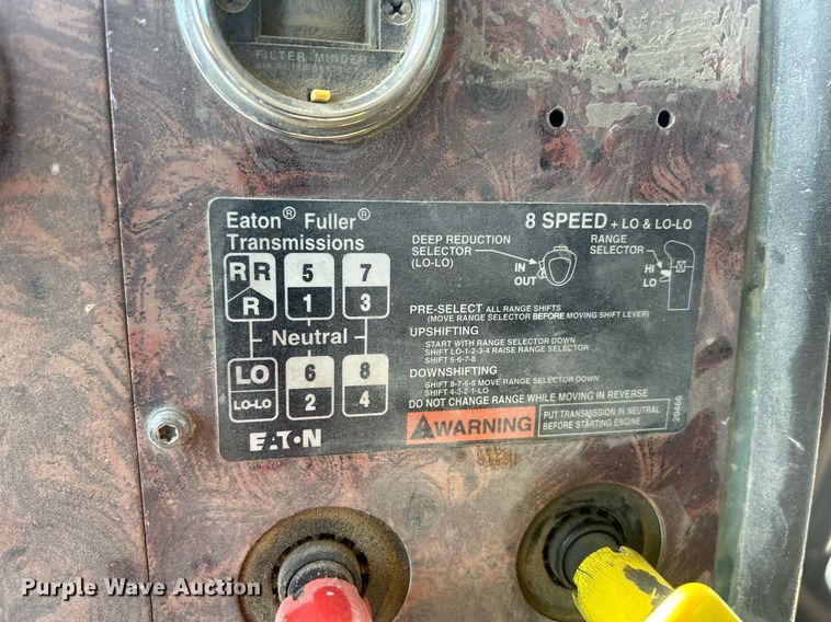 image for item DQ0893 2000 International 5600i  dump truck