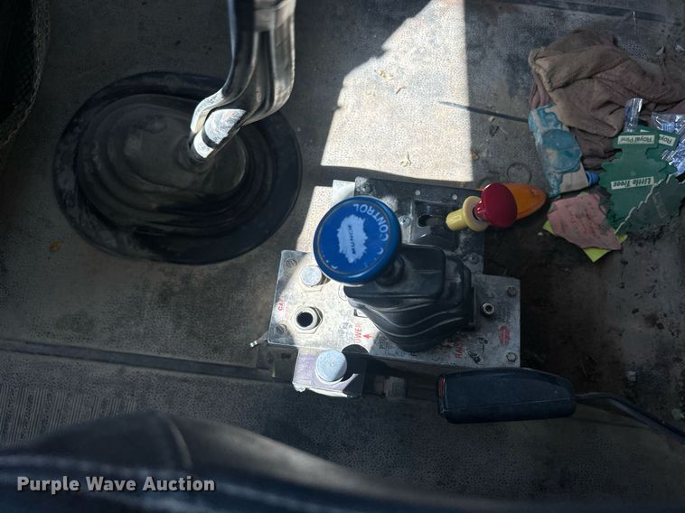 image for item DQ0893 2000 International 5600i  dump truck