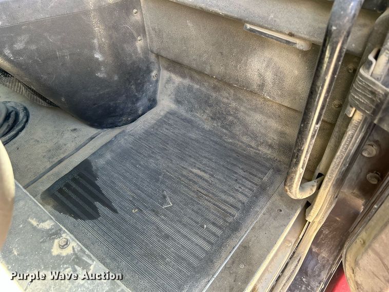 image for item DQ0893 2000 International 5600i  dump truck