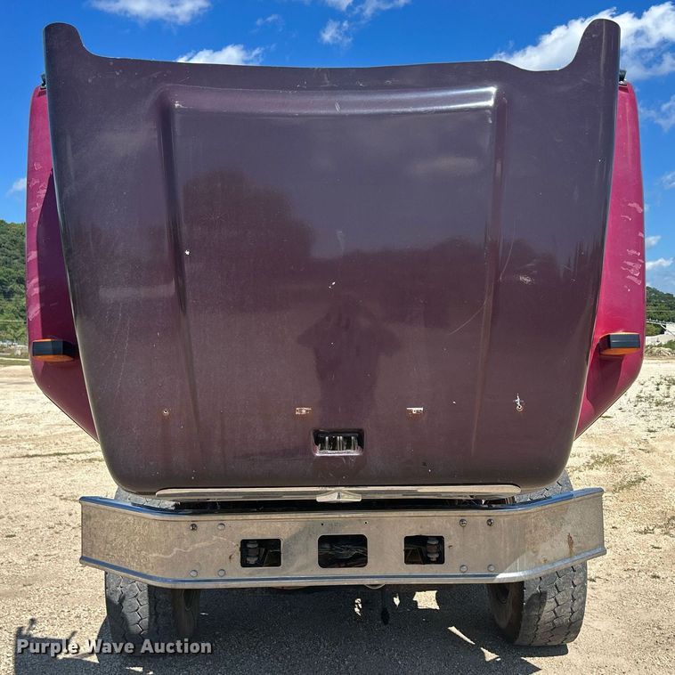 image for item DQ0893 2000 International 5600i  dump truck