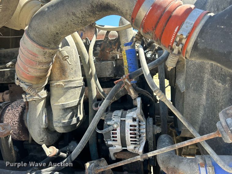 image for item DQ0893 2000 International 5600i  dump truck