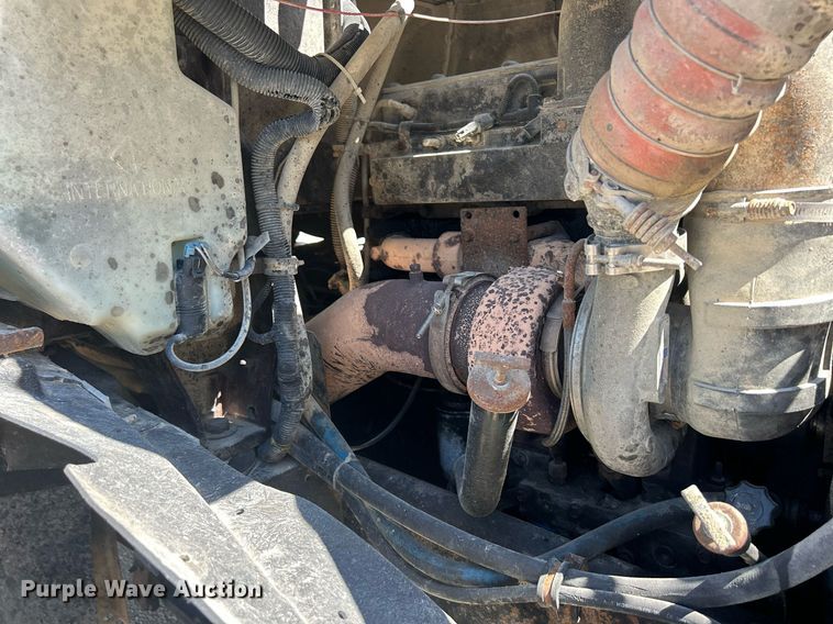 image for item DQ0893 2000 International 5600i  dump truck