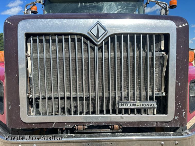 image for item DQ0893 2000 International 5600i  dump truck