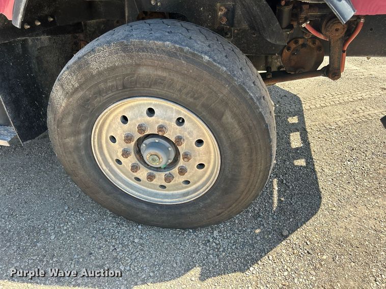 image for item DQ0893 2000 International 5600i  dump truck