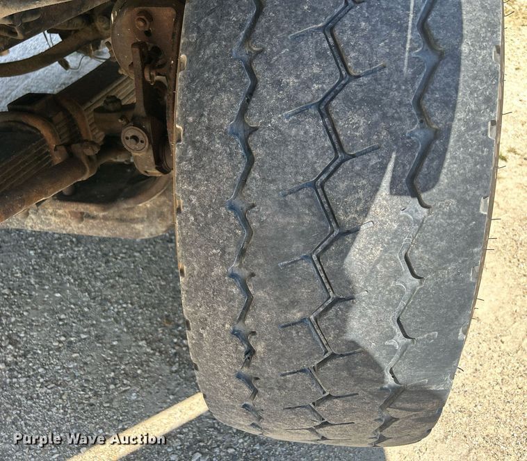 image for item DQ0893 2000 International 5600i  dump truck