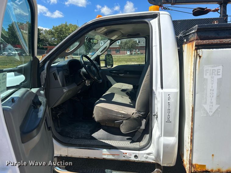 image for item DQ0895 2007 Ford F450 Super Duty  utility / service truck