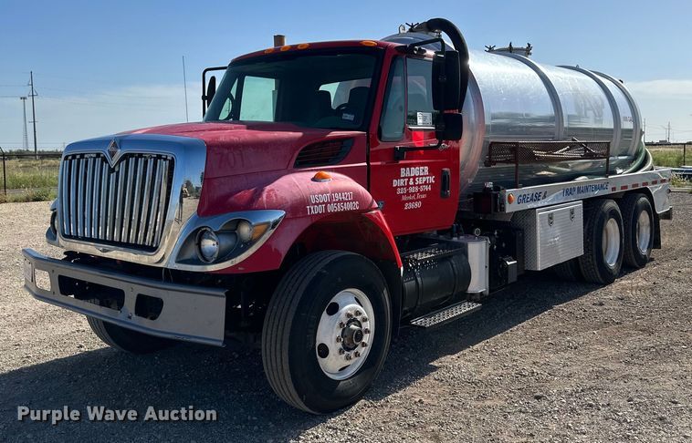 image for item DQ1339 2008 International  WorkStar 7400 vacuum truck