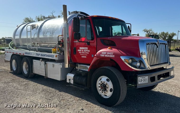 image for item DQ1339 2008 International  WorkStar 7400 vacuum truck