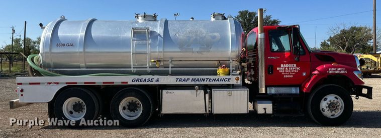 image for item DQ1339 2008 International  WorkStar 7400 vacuum truck