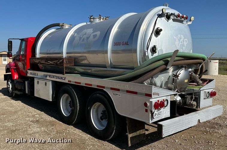 image for item DQ1339 2008 International  WorkStar 7400 vacuum truck