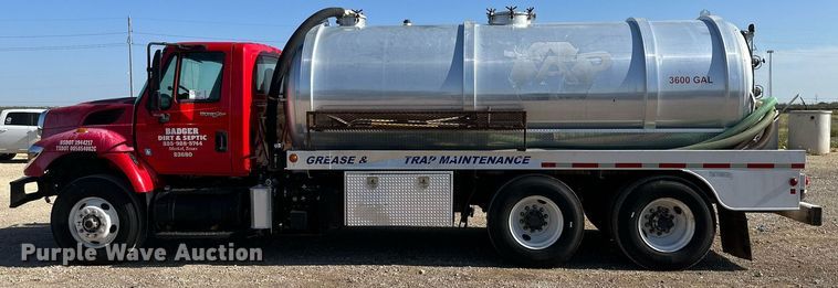 image for item DQ1339 2008 International  WorkStar 7400 vacuum truck