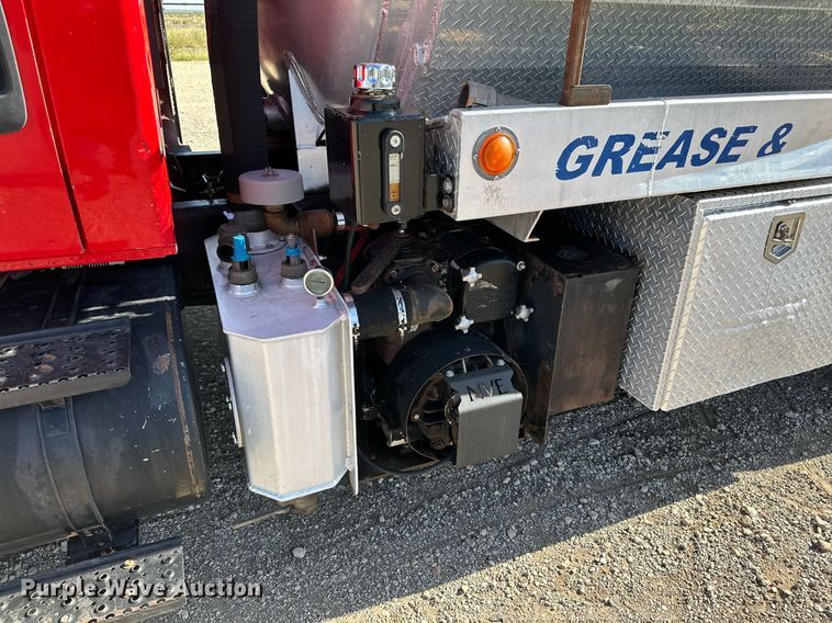 image for item DQ1339 2008 International  WorkStar 7400 vacuum truck