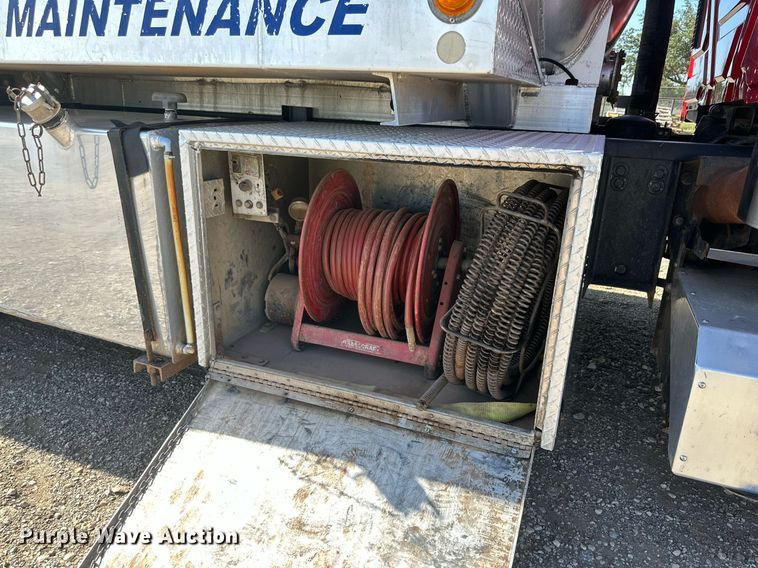 image for item DQ1339 2008 International  WorkStar 7400 vacuum truck