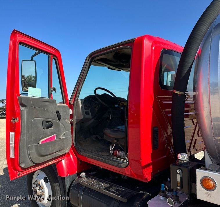 image for item DQ1339 2008 International  WorkStar 7400 vacuum truck