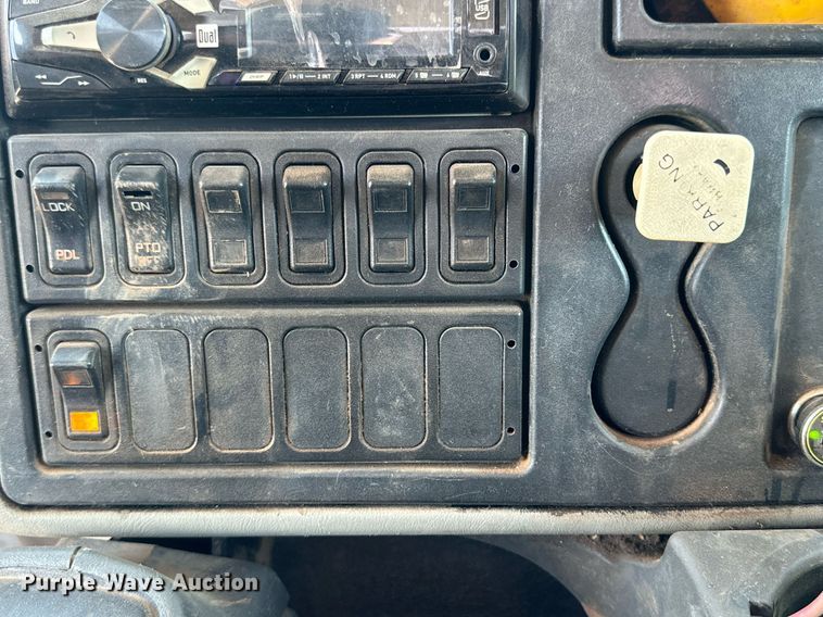 image for item DQ1339 2008 International  WorkStar 7400 vacuum truck