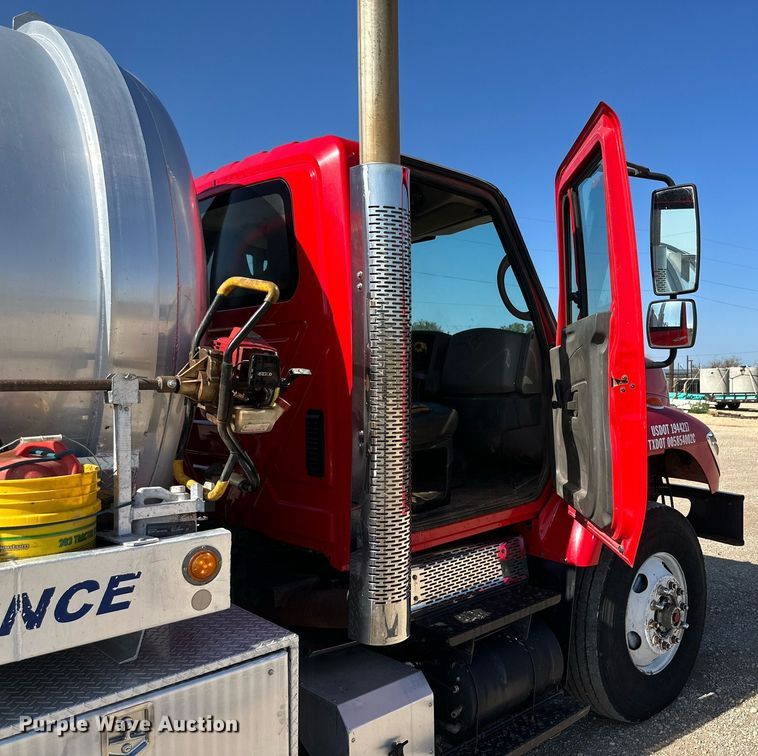 image for item DQ1339 2008 International  WorkStar 7400 vacuum truck