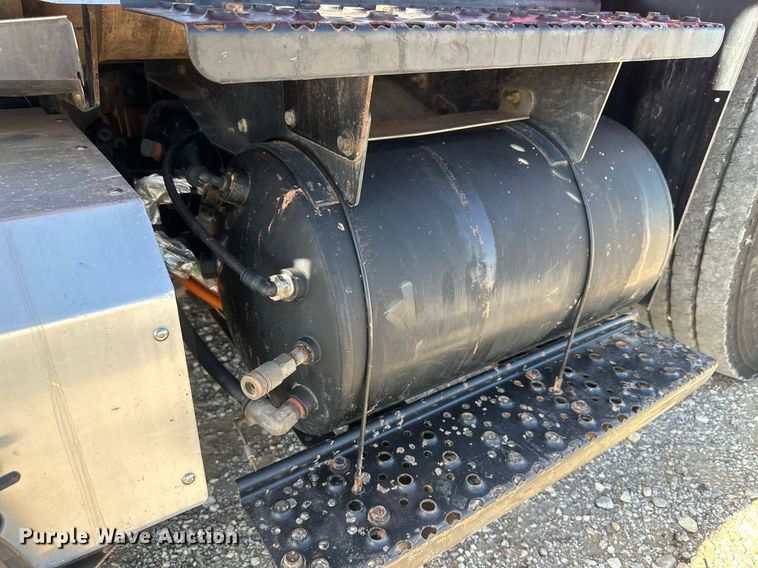 image for item DQ1339 2008 International  WorkStar 7400 vacuum truck