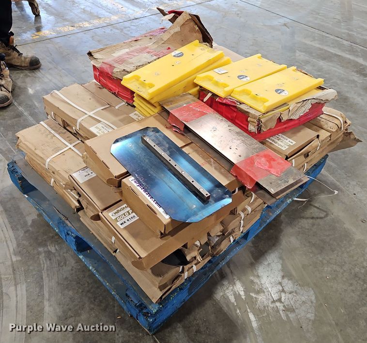 image for item DQ1802 Concrete trowel blades