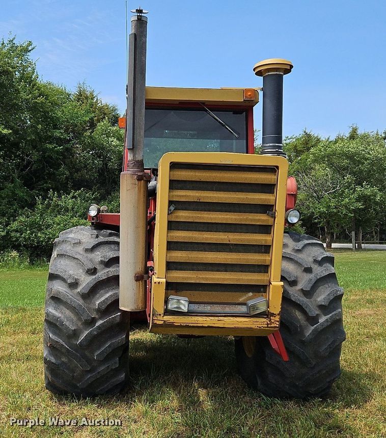 image for item DQ1825 1984 Versatile 835  tractor