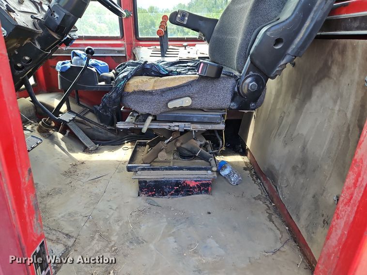 image for item DQ1825 1984 Versatile 835  tractor