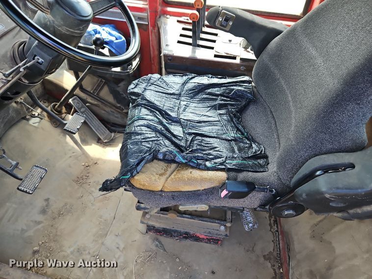 image for item DQ1825 1984 Versatile 835  tractor