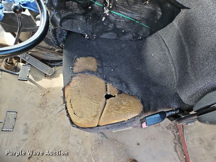 image for item DQ1825 1984 Versatile 835  tractor