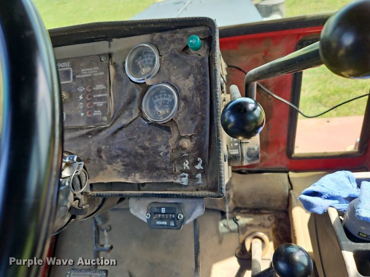 image for item DQ1825 1984 Versatile 835  tractor