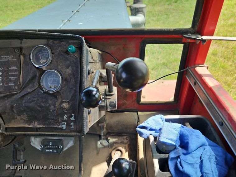 image for item DQ1825 1984 Versatile 835  tractor