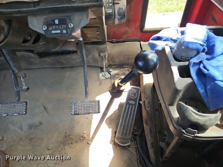 image for item DQ1825 1984 Versatile 835  tractor