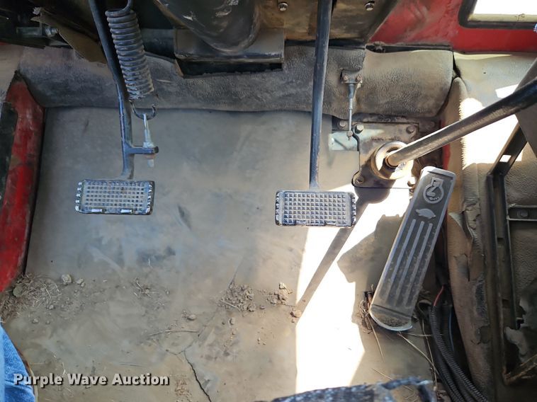 image for item DQ1825 1984 Versatile 835  tractor