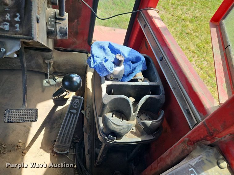 image for item DQ1825 1984 Versatile 835  tractor