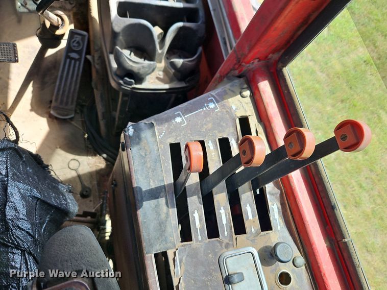 image for item DQ1825 1984 Versatile 835  tractor