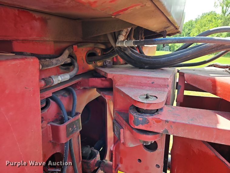 image for item DQ1825 1984 Versatile 835  tractor