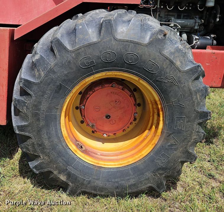 image for item DQ1825 1984 Versatile 835  tractor