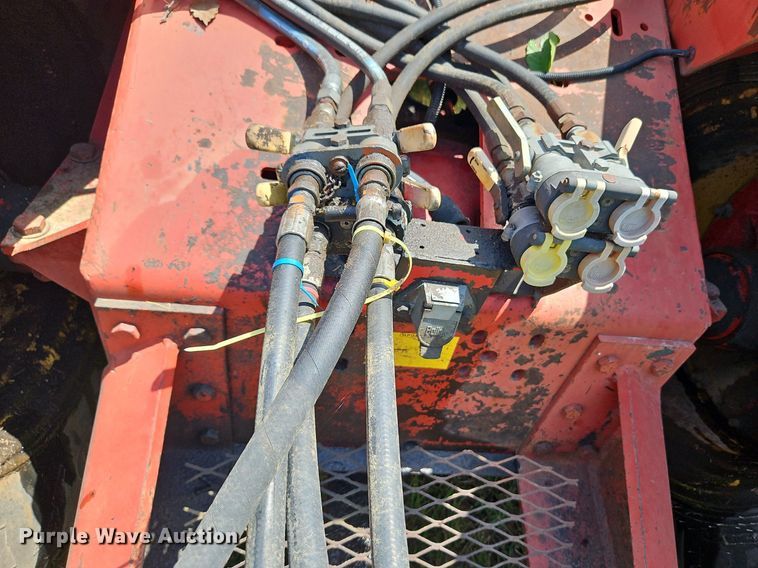 image for item DQ1825 1984 Versatile 835  tractor