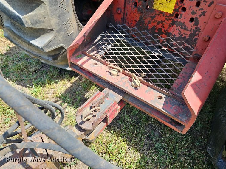 image for item DQ1825 1984 Versatile 835  tractor