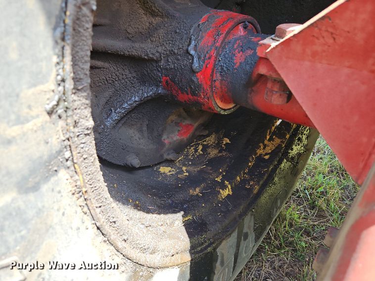 image for item DQ1825 1984 Versatile 835  tractor