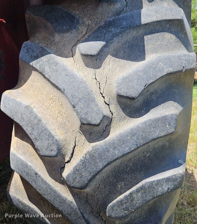 image for item DQ1825 1984 Versatile 835  tractor