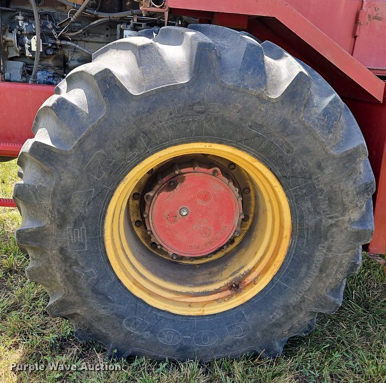 image for item DQ1825 1984 Versatile 835  tractor