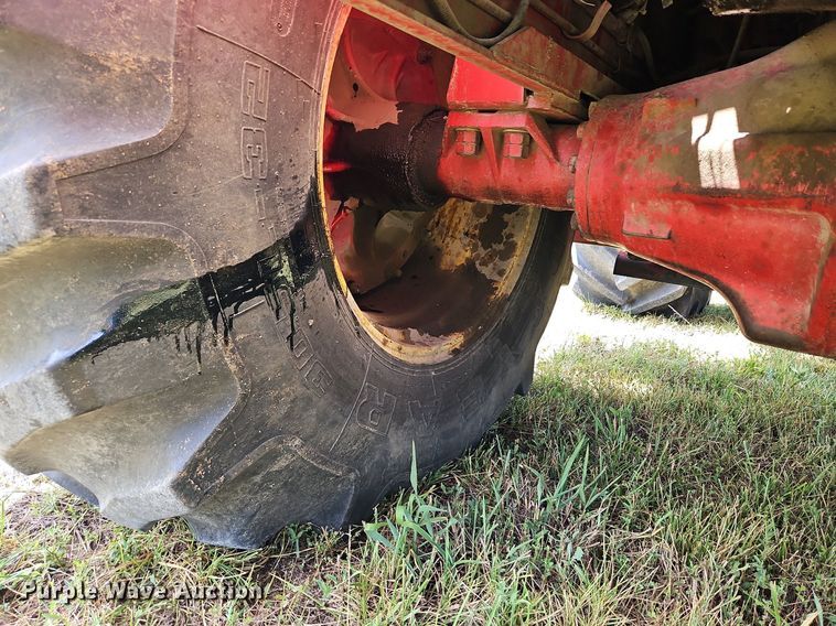 image for item DQ1825 1984 Versatile 835  tractor